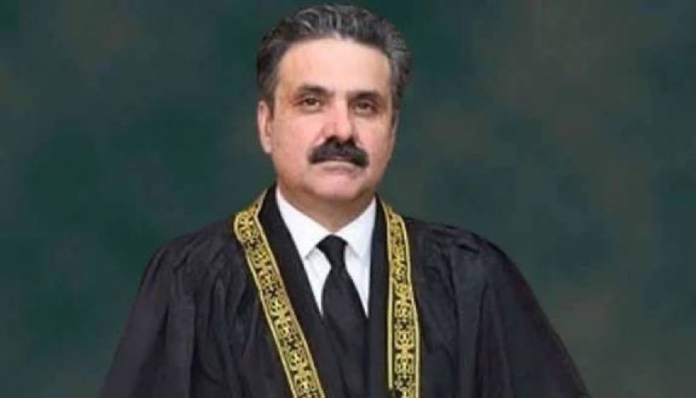 khadijasid751's tweet photo. The title “Honourable” stripped bare, a duty forsaken! The very foundations of justice are crumbling. A nation's cry echoes: act now, save Imran Khan’s eye! The world watches as you deliberate, rather deliberately. Will you heed the call? A medical emergency?!! The weight of responsibility is crushing! Your robe is temporary, dont use it to rob our leader of his fundamental constitutional rights!
#KhanNeedsUrgentTreatment