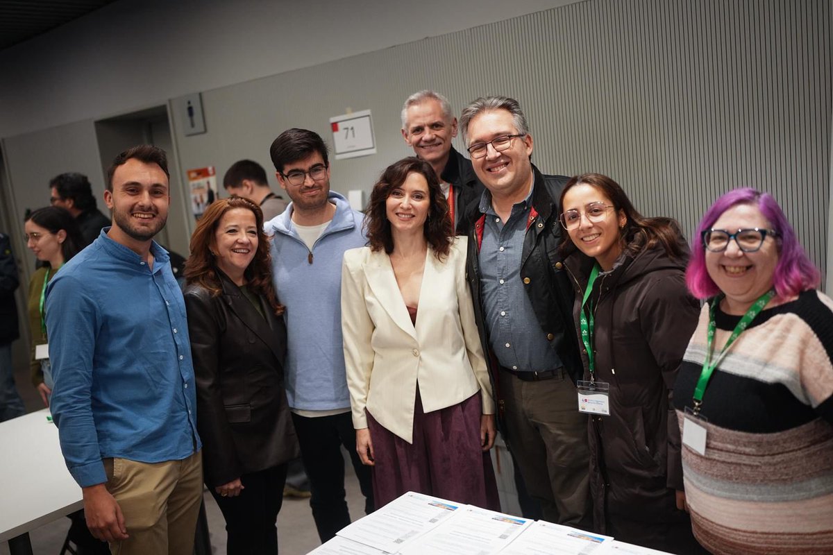Más de 5.000 médicos y enfermeros de toda España están en Madrid decidiendo su futuro como Residentes.

Les esperamos en su casa, con la mayor esperanza de vida, los mejores hospitales, tratamientos y el equipo humano y excelente que compone la sanidad madrileña.