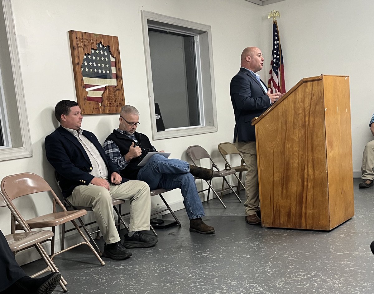 AnnieMDance's tweet photo. This is Rookie, the #RutherfordCountyNC K9 Therapy Dog, and his handler, Sheriff Aaron Ellenburg at the Golden Valley forum on Monday. Ellenburg has two primary challengers, Jamie Dunn and Jason Wease. #NCpol https://t.co/sW9WWCc0ig