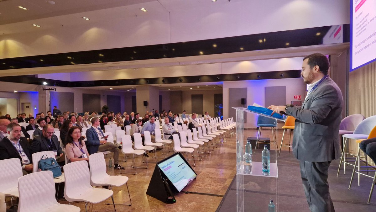 edint_femp's tweet photo. ↗️ EDINT marca el camino de los Espacios de Datos en Europa.

Esta semana, @dvegad ha presentado la iniciativa #EDINT en el Data Spaces Symposium.

🇪🇺 Porque la gran transformación digital de Europa se construye con territorios más inteligentes. https://t.co/Af1ECHfacl