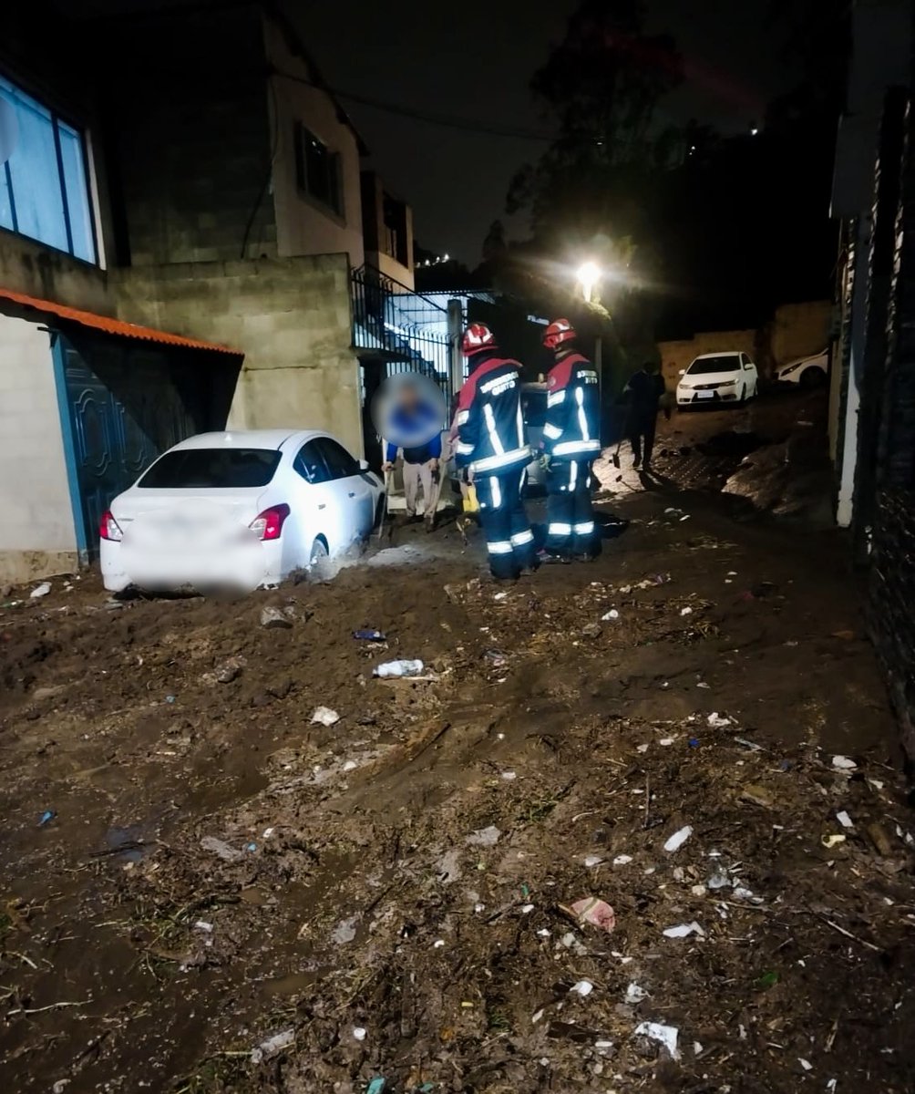 Bomberos Quito tweet media
