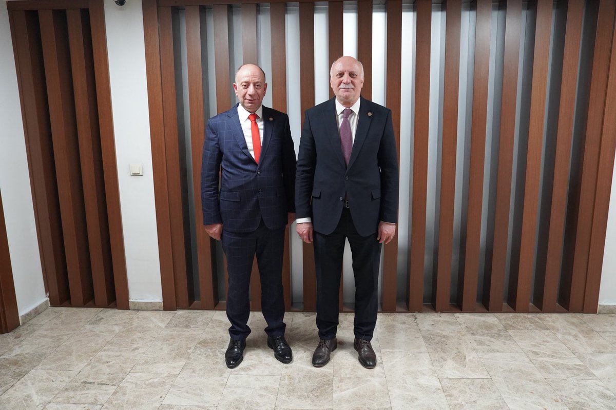 Türkiye Ziraat Odaları Birliği Genel Başkanımız Sayın Şemsi Bayraktar ile bir araya gelerek ilçemizin ve bölgemizin tarım ve hayvancılık alanındaki temel sorunlarını, üreticilerimizin yaşadığı sıkıntıları ve çözüm bekleyen taleplerini kapsamlı şekilde kendilerine arz ettik.