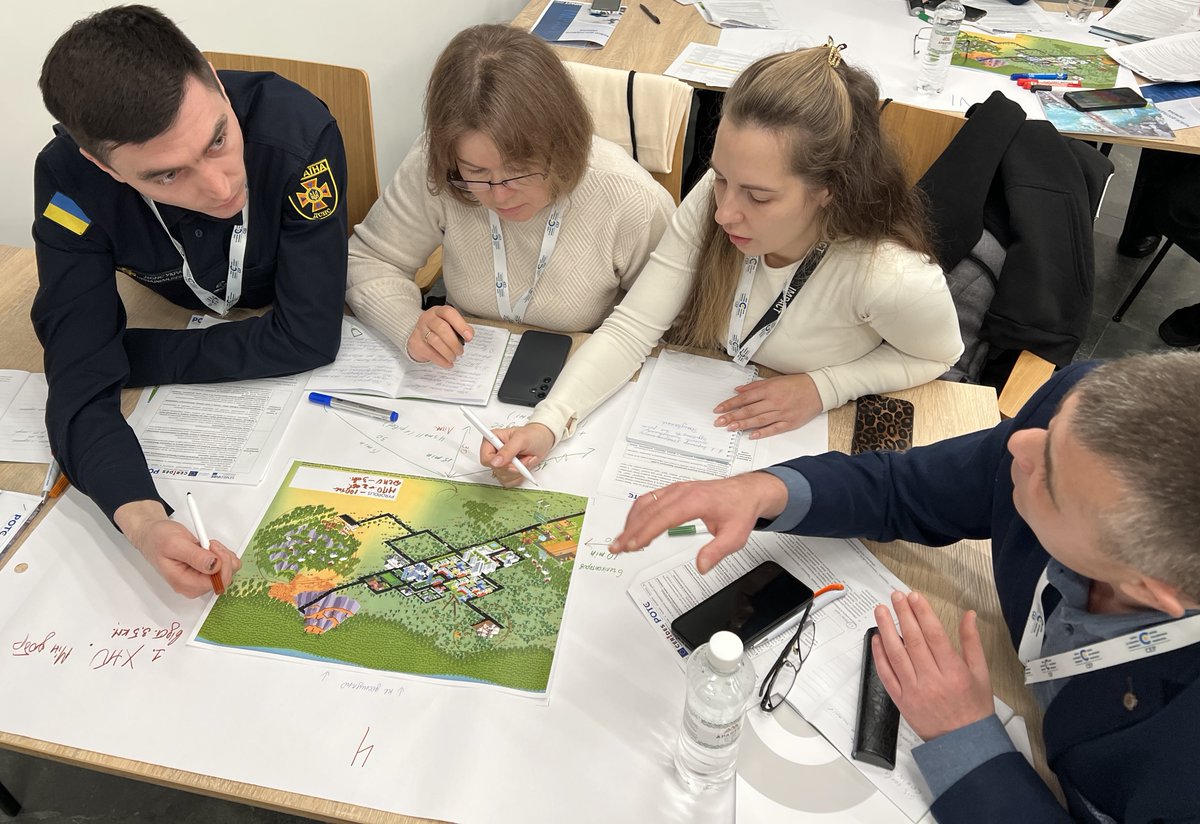 ppapazog's tweet photo. #humbled 🙏 by @POTC_Slovenia Invitation as #maintrainer 👨🏫 in #training for ДСНС України @SESU_UA #ukraine entitled "#climatechange & #disasterriskmanagement"🌍
#Proud to represent @CoE_CERIDES @semedfire #Pyropolis & introduce as #CivDefCy & #CSDA
👇👇
https://t.co/sxJtSchvx1 https://t.co/uwaNKY0pgL