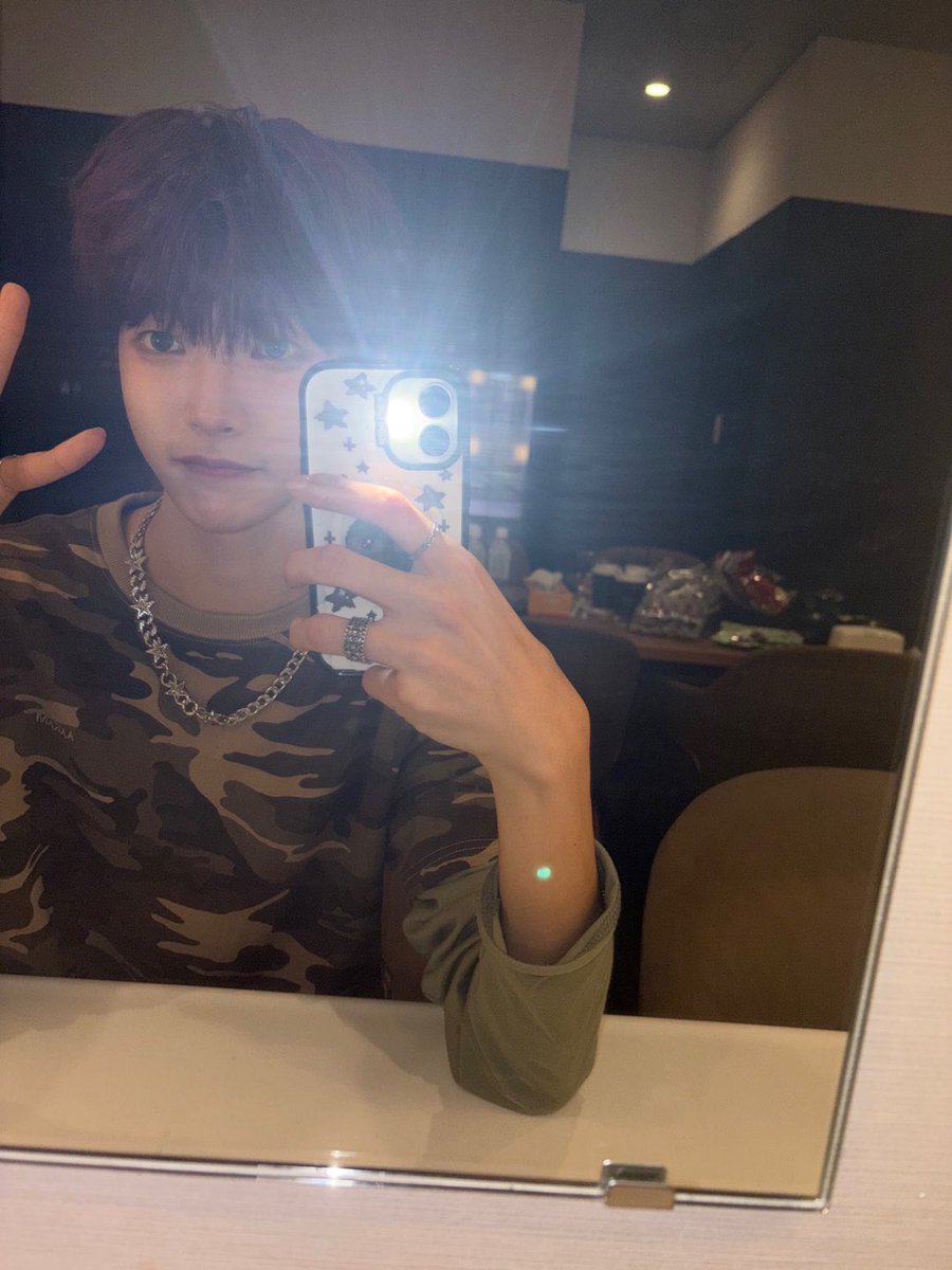 nemobizz's tweet photo. 내가 경빈이 거울샷진짜 조아하는거 아시는분 https://t.co/PDFvRemv7G