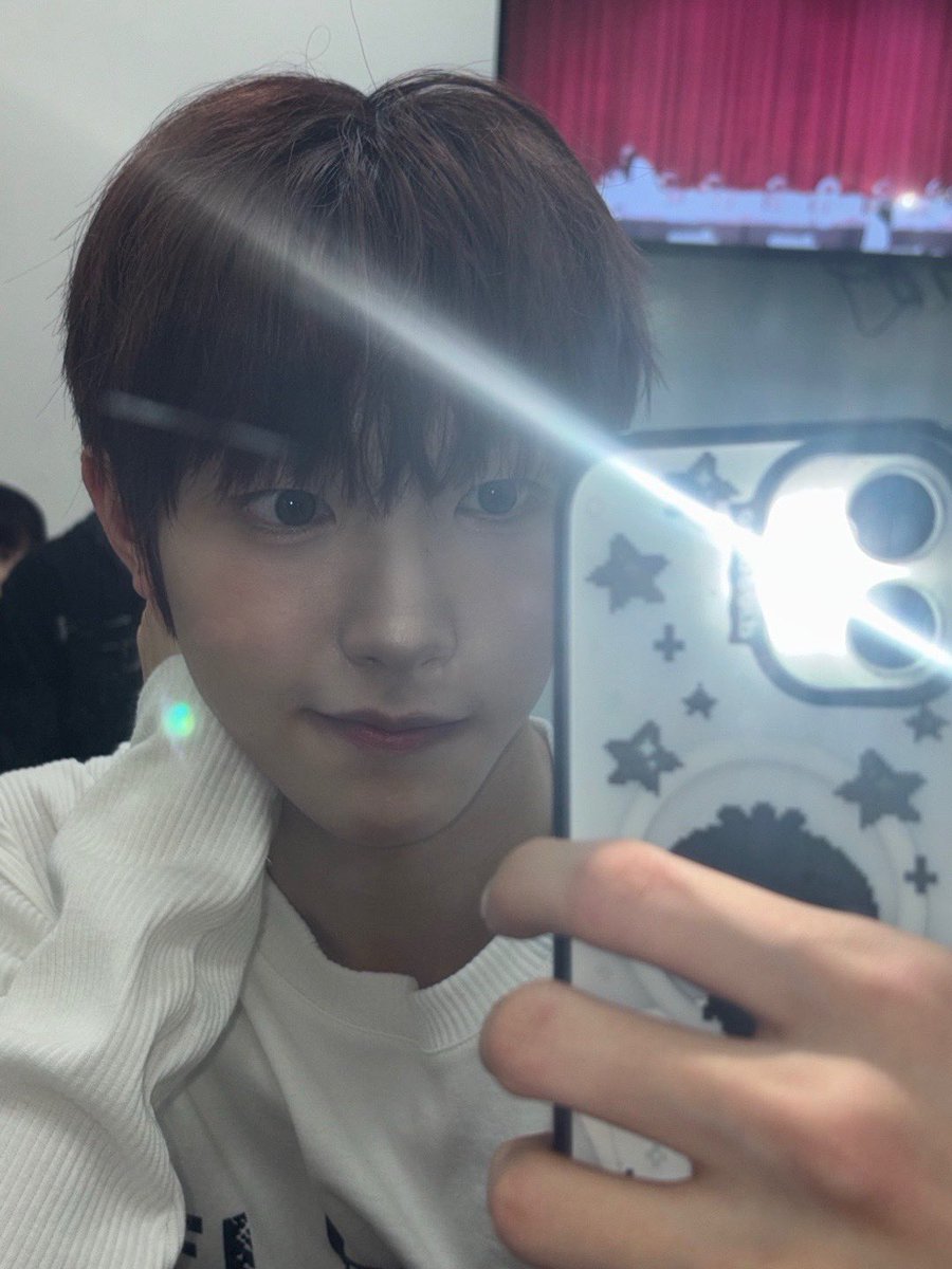 nemobizz's tweet photo. 내가 경빈이 거울샷진짜 조아하는거 아시는분 https://t.co/PDFvRemv7G