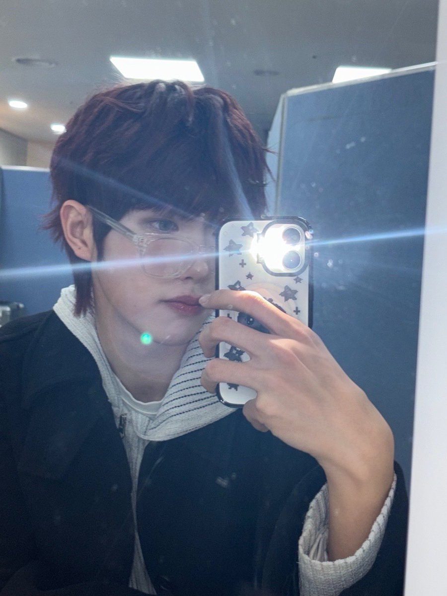 nemobizz's tweet photo. 내가 경빈이 거울샷진짜 조아하는거 아시는분 https://t.co/PDFvRemv7G