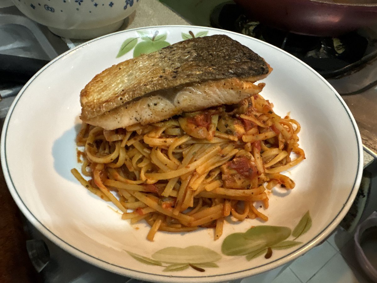 Pasta Pomodoro with salmon 🍝