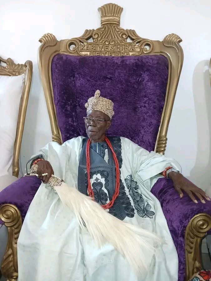 Yoruba oba in Kwara face a lot of problems from the so called emir and kwara state government. 

Many towns in Kwara are Yoruba-speaking communities with their own Obas (kings), but because they fall under the Ilorin Emirate administrative structure, they do not have equal