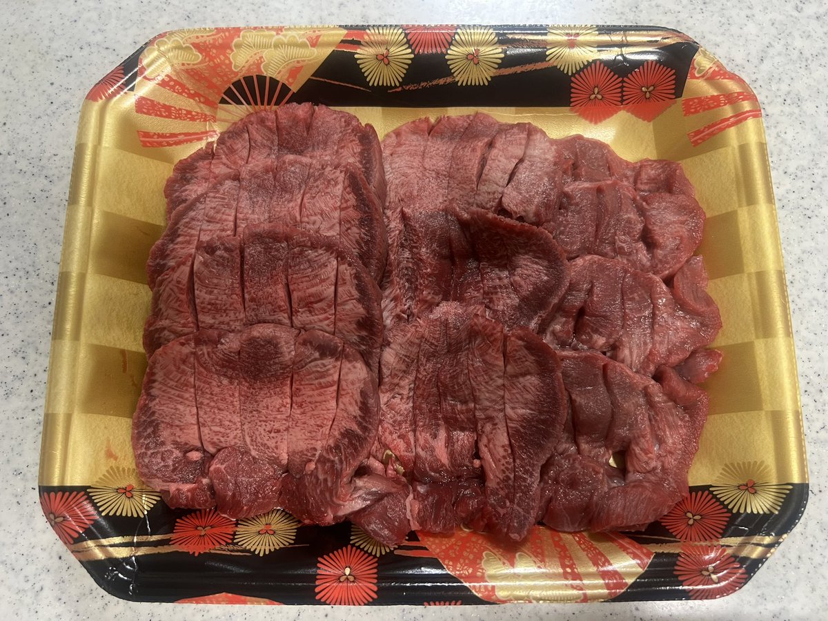 息子の誕生日に娘からプレゼントが届いた🎁🍖

一緒に2人で喧嘩しやんと食べてや〜やってw
ありがと❤️