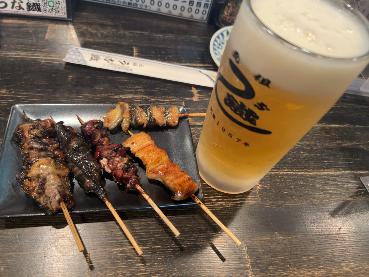 taakish13's tweet photo. 事後の定番になってきた。
鰻。串焼きコース。
あたま、あばら身、背中、内臓、せびれ、腹身、肝臓など。 https://t.co/QcB3ZVBgen