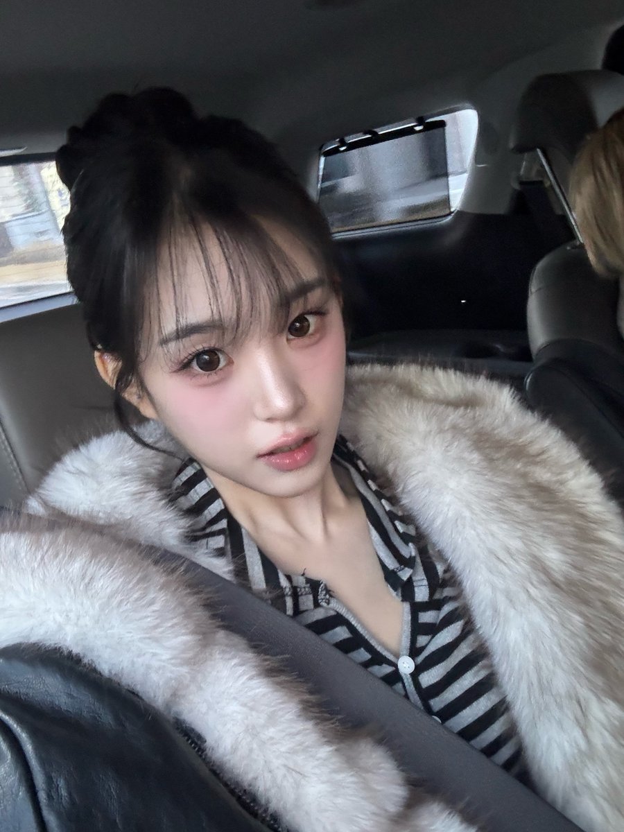 gapyeonghaus's tweet photo. [260213]
#tripleS Jiyeon COSMO Room update 🦢

#JiYeon #지연 #지서연 #ジヨン https://t.co/q4dcVm9ACf