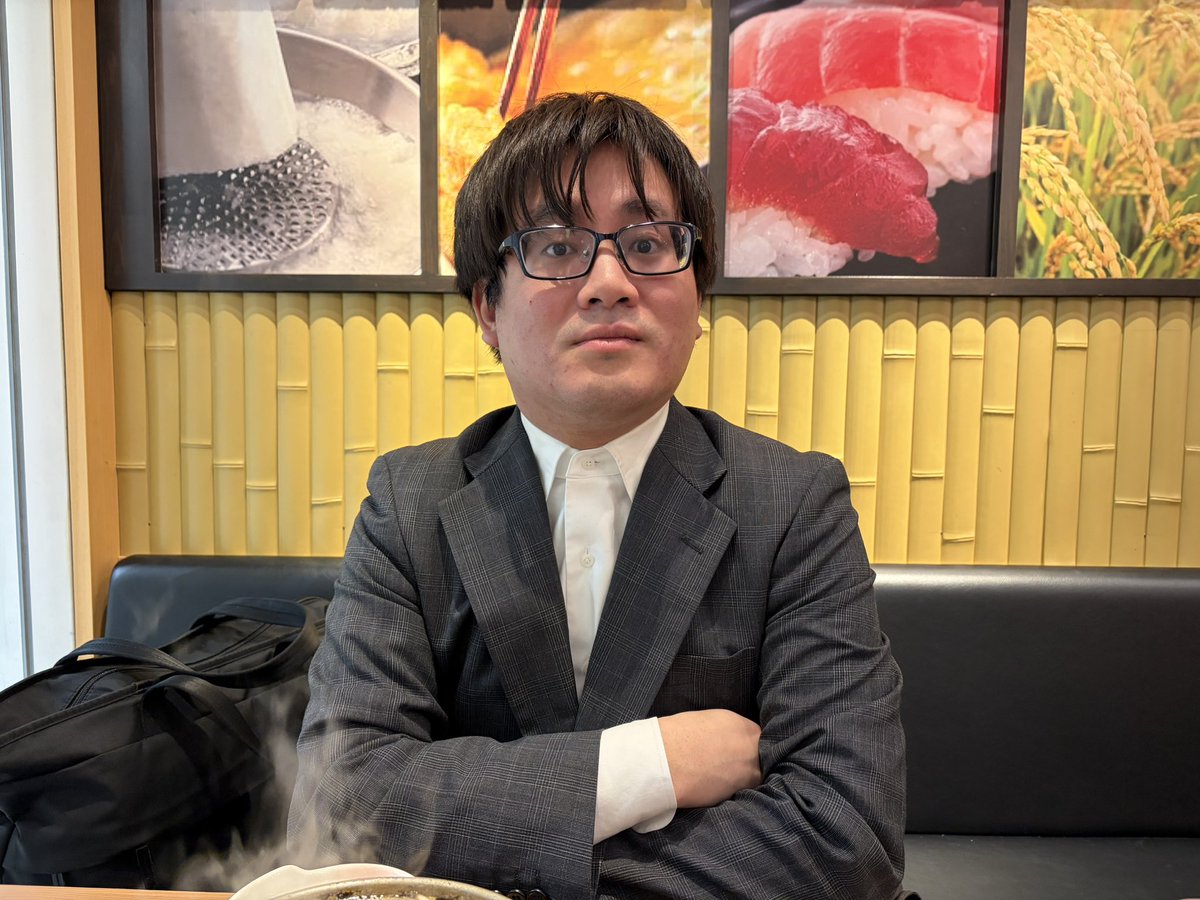 masekan_shogi's tweet photo. 黒田先生にご馳走になります‼️
お店に入ってから、そういえばこの方は夕休があったことを思い出しました笑 https://t.co/PBSzPgPp18