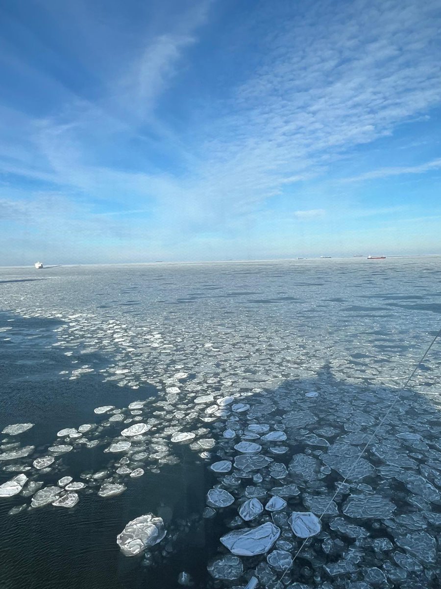 UnityLine's tweet photo. ❄️Zima przypomina, że Bałtyk nie negocjuje. Czasem pozwala płynąć. Czasem mówi: dziś nie.
Winter reminds us that the Baltic does not negotiate. Some days it allows us to sail. Some days it says: not today.❄️

#UnityLine #WeArePOLSCA #BalticSea #MaritimeIndustry #SafetyFirst https://t.co/0oCNZmYXtX
