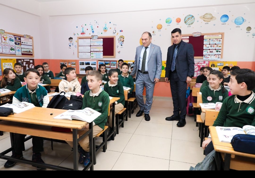 BitlisStm56876's tweet photo. 📍Sanayi ve Teknoloji İl Müdürümüz Sn. Mehmet ÇELİK ve İl Millî Eğitim Müdürü Sn. Vedat KAYA ile birlikte Milli Teknoloji Hamlesi kapsamında TÜBİTAK dergilerini çocuklarımıza ücretsiz ulaştırmaya devam ediyoruz.
@BitlisValiligi 
@ahmetkarakaya37 
@Tubitak
@KullMhmt 
@Bitlis_Mem https://t.co/nJvVBhe6eK