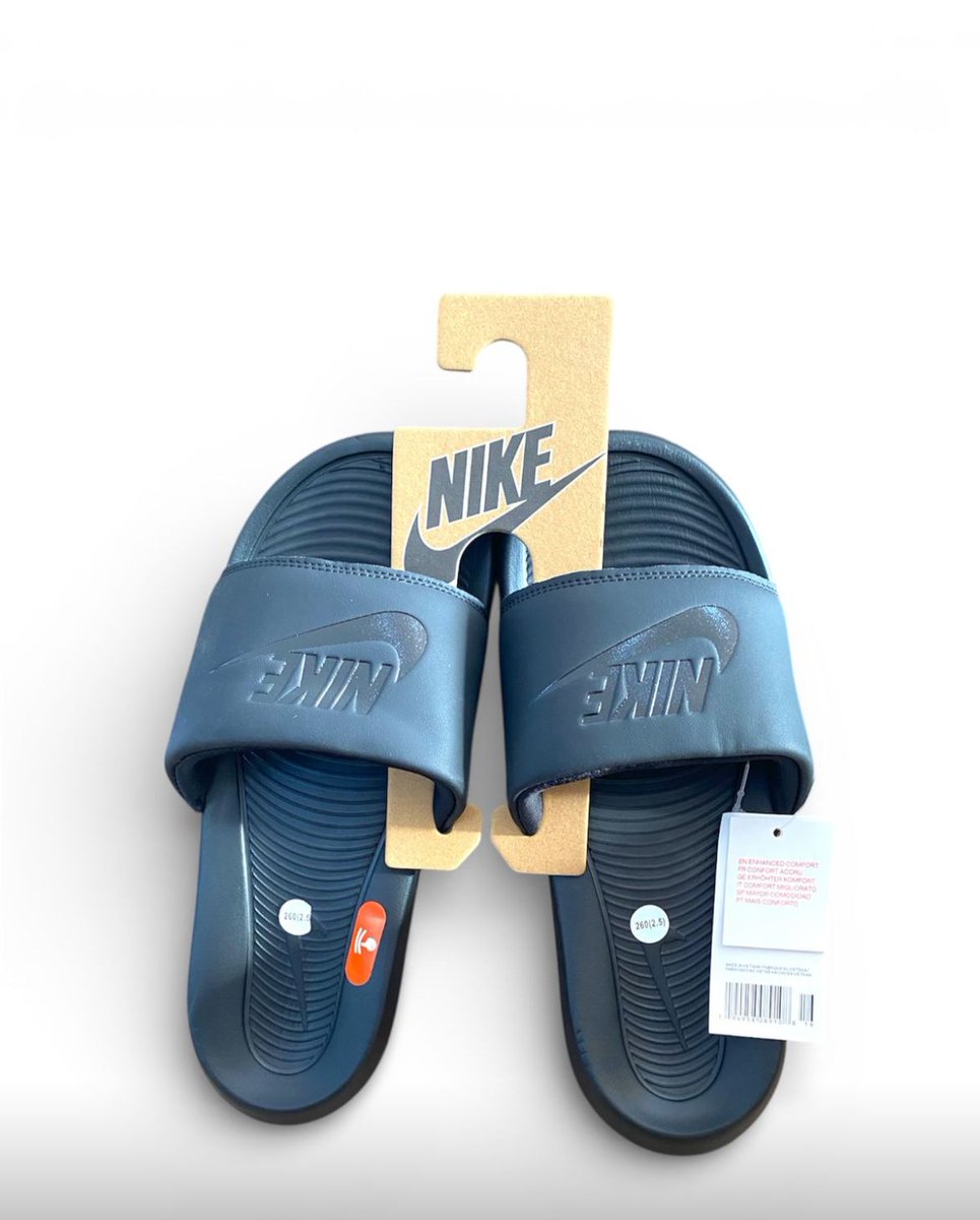 محدش عايز سليبرز تحفة ب٨٠٠ جنيه أعلى خامة بعد الاوريجنال بيتباع ب١٢٠٠ جنيه في المحلات؟ استأذنك ريتويت وانت معدي