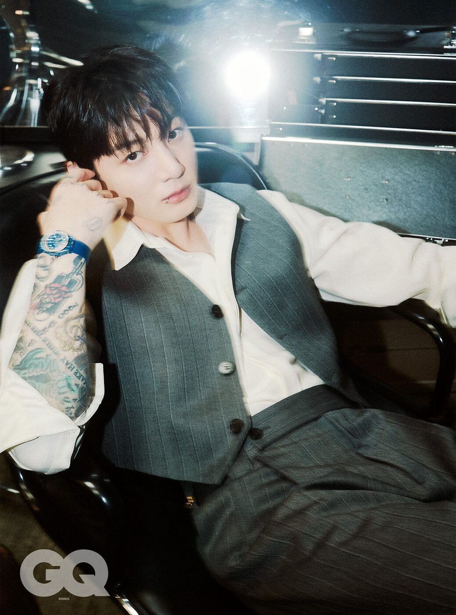 GQ 코리아 인터뷰 중 멤버가 정국 언급부분

V :“군 복무를 마치고 제대하기 전이었어요. 정국이 울었어요, 대성통곡을 하더라고요.” “정국이는 무대에 서고 싶어서, 정말 공연하고 싶어서 울었던 거예요.”

Suga : “정국이 무대 공연과 음악에 얼마나 
큰 사랑과 열정을 쏟고 있는지 진짜로 느낄수