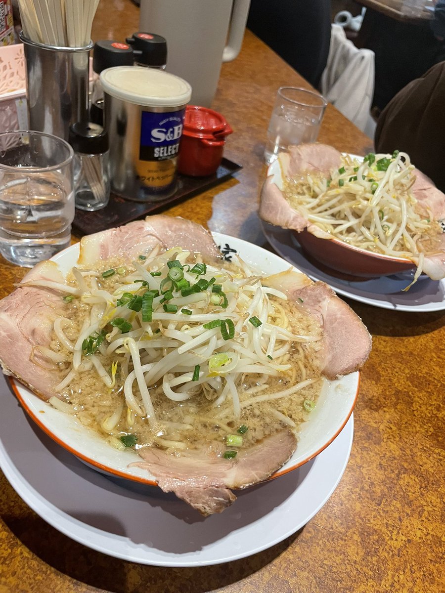 FqnTa3's tweet photo. ラーメン食べ放題にきたよ https://t.co/D5QTT0eF5S
