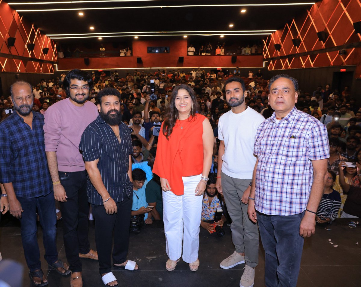 TheAuteur_Media's tweet photo. Reliving the love. Reliving the memories.
The theatre turns emotional for this evergreen masterpiece #MounamPesiyathey❤️
#MounamPesiyatheyFromToday
#AparajeethFilms @swamahiman @directorameer @Suriya_offl #Laila @trishtrashers @thisisysr @ramji_ragebe1 #Rajeevan @onlynikil https://t.co/QEMdzrBGsG