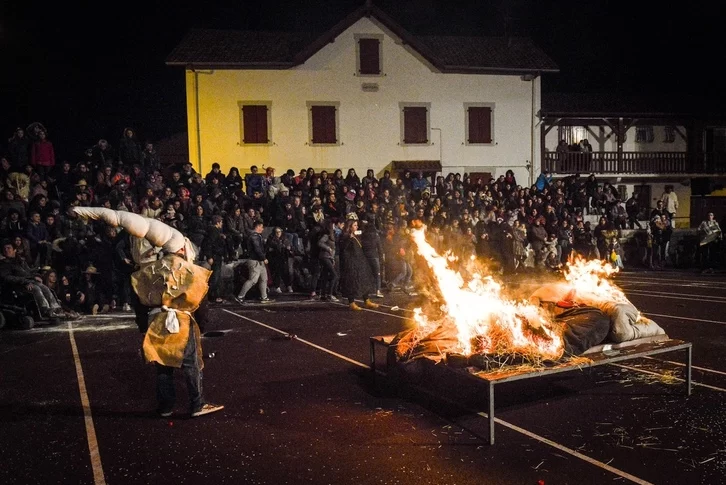 MediabaskInfo's tweet photo. #Carnaval d’#Hasparren : le parquet ouvre une enquête #extremedroite
https://t.co/XAJszirNzB https://t.co/NN0UnzRIOf