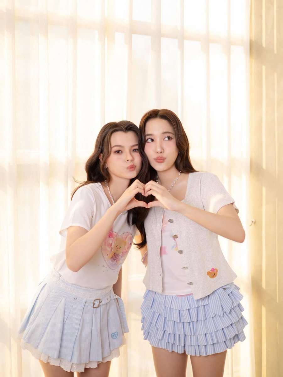 Necesitabaaaa tanto verlas juntassssss
Siempre viviendo de migajas 
#FreenBecky︀︀ #beckysangels‌ #srchafreen‌
