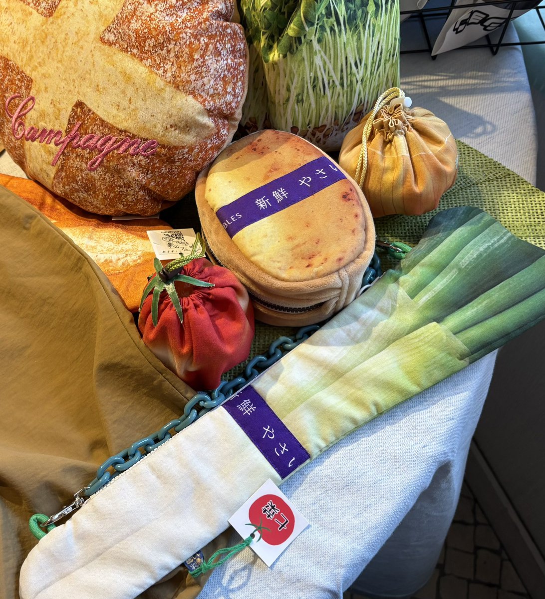 📣少しだけ追加しました🐠『たべものざっか展2〜いきものざっかもあるよ〜』

🐡おさかなざっかもあるよ🐠

本日追加で納品させて頂きました❗️

　🐠七海より〝イロブダイバック〟
　🧅七菜より〝長ネギポーチ〟
　🍥七華より〝春巻ポーチ〟　

もっと色々作りたかったけど、3点のみです😅