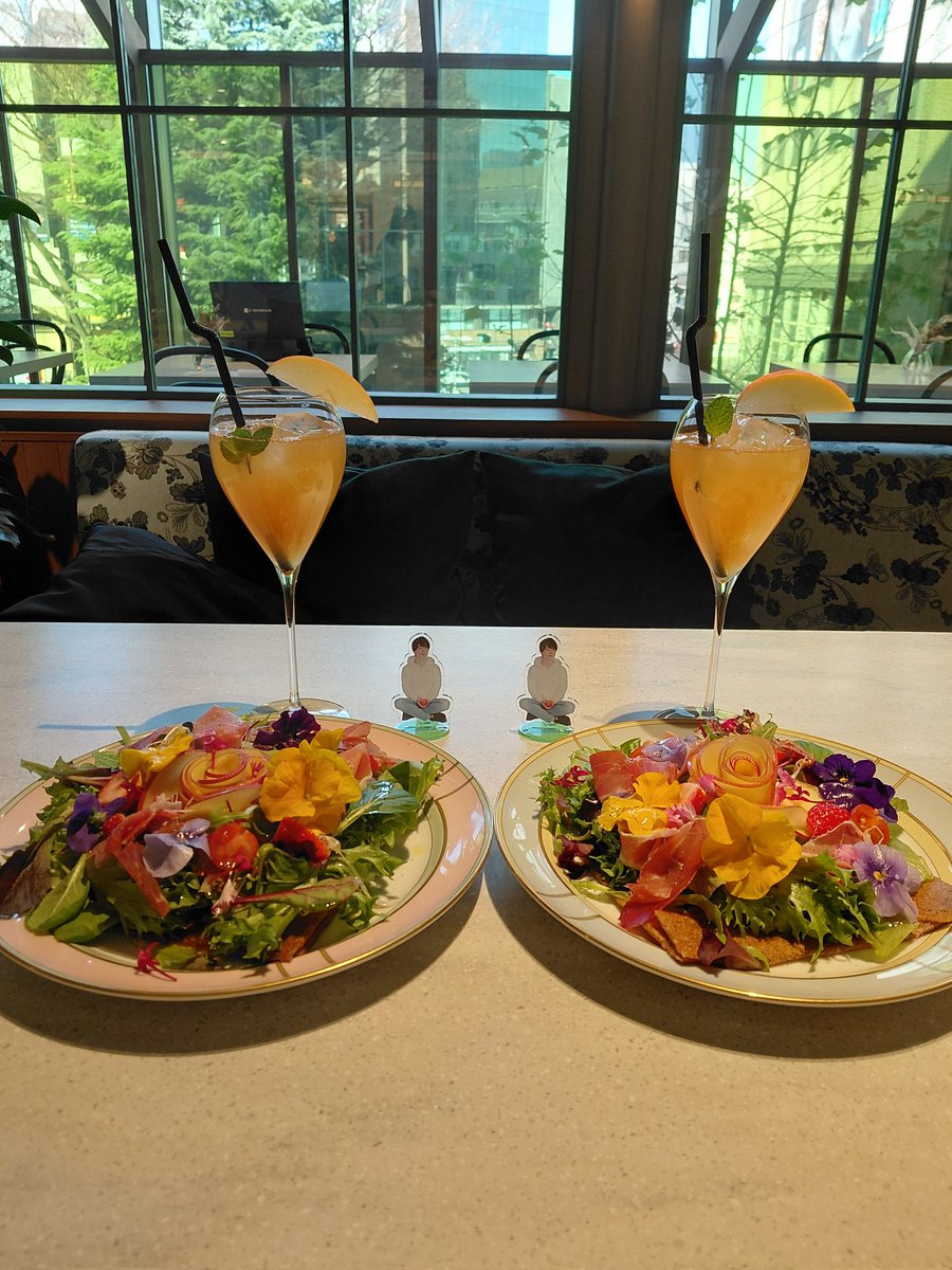 vxoxapplexoxv's tweet photo. 去年からずっと気になっていた😋
🌹生ハムとブラータチーズのガレット🍎
お野菜たっぷり♡エディブルフラワーが春っぽくて🌸
生ハムとチーズと林檎の組み合わせが最高✨
デザートじゃない林檎って珍しくて素敵(ㅅ´ ˘ `)♡
#撮り徹
@toritetsu_1102 https://t.co/2btzrERset