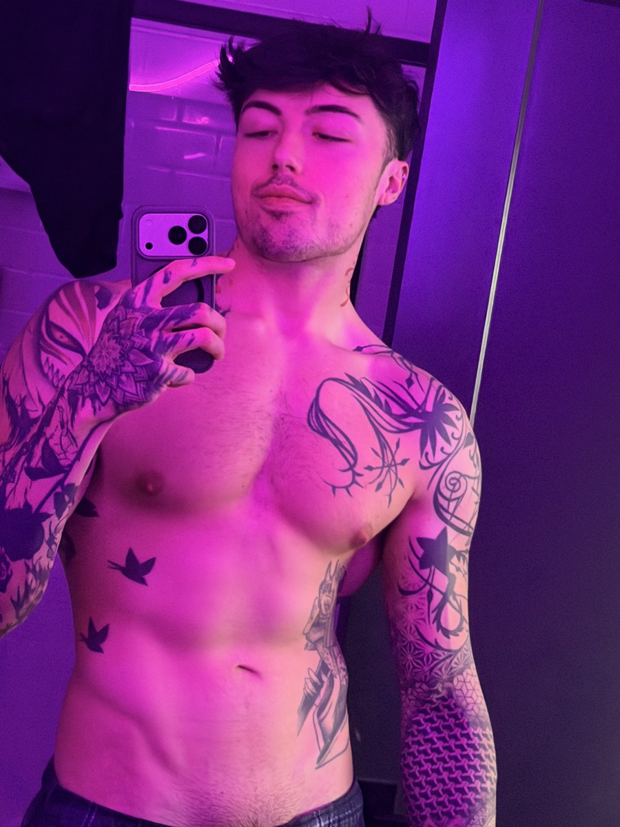 Hunter James tweet media