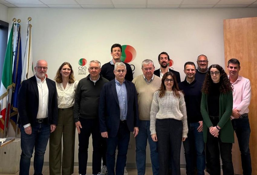 CoopsAgroAND's tweet image. 🤝El grupo «Suppliers of Europe» apuesta por potenciar la #cooperación y los #esfuerzos entre el sector #hortofrutícola europeo

➡️Se ha reunido en Ferrara para debatir metas y estrategias para el año 2026

yourls.agroalimentarias-andalucia.es/2KYH5F5W4