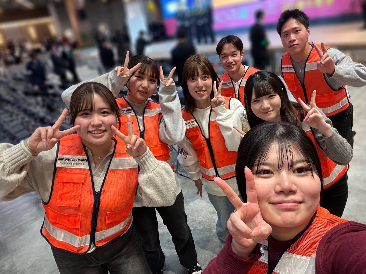 osakamix_'s tweet photo. 1月7日にららぽーと堺で「女性被害防止キャンペーン」のお手伝いをさせていただきました✨️
WILD_BLUEさんが防犯対策広報官を務めました🚓
防犯トークショー、鉄道警察隊さんとのコラボ防犯教室、ミニライブ、啓発品の配布が行われ、会場は大盛り上がり‼️🔥

楽しみながら防犯対策を学べました🙌 https://t.co/YMSOdy7133