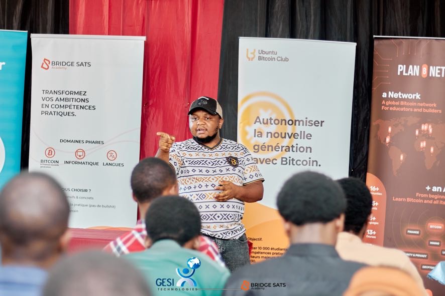 bridgesats's tweet photo. Nous sommes fiers d'annoncer une nouvelle étape majeure dans notre ambition de faire de Goma un pôle technologique majeur en #RDC. Le 11/02 dernier, nous avons accueilli plus de 50 étudiants pour le lancement de notre collaboration avec @ULPGL_GOMA .

 Notre  gratitude à @tether https://t.co/p8D7jDdLVh