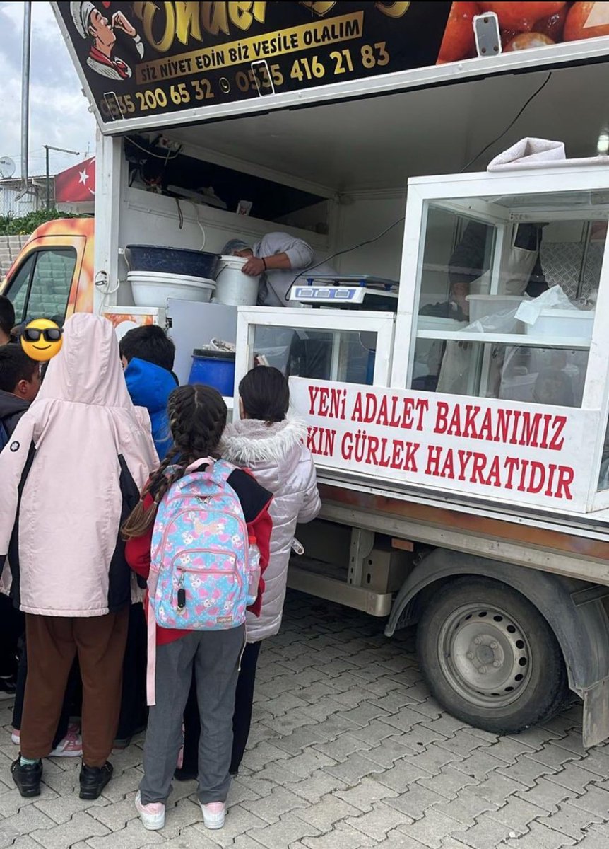 Bursa'da yaşıyorum
Ekonomik imkanlarım güçlü olsaydı

Böyle bir güzelliği👇

1- Özgür Özel’in oturdu evin tam dibinde

2- Bursa CHP il başkanlığı önünde

3- CHP genel merkezine en yakın konumda ve aynı anda 
Bir cuma namazı çıkışı 
Gözümü kırpmadan yapardım

Allah kabul etsin 🥰