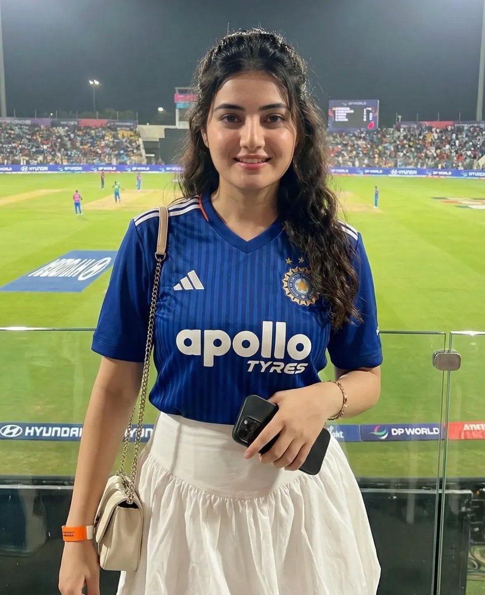 ये लड़की क्यों वायरल हो रही है