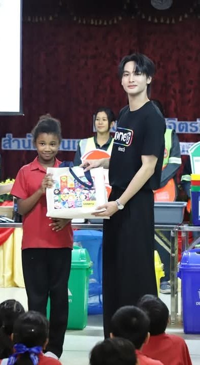 ธรรศ น่ารักมากกกก เป็นพี่ชายที่อบอุ่นและแสนดีกับเด็กๆมาก พี่ทอย ของน้องๆในอีกมัลติเวิร์สหนึ่งสินะ 🥹😍🥰🤗👶🏻

Cr.เพจข่าวช่องวัน

#ธรรศตันหยงมาศ
#TaasTanyongmas
#ช่องวัน31
#ศักดินาวิทยาลัย