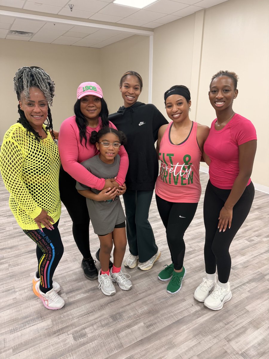 AKAMuDeltaOmega's tweet photo. Gennext Presents a Galentines Fitness Session! We had so much fun making our heart happy! 

#GenerationNext #WomenHeartHealth #AKA1908
#PinkGoesRed https://t.co/P1NC6KyMyb