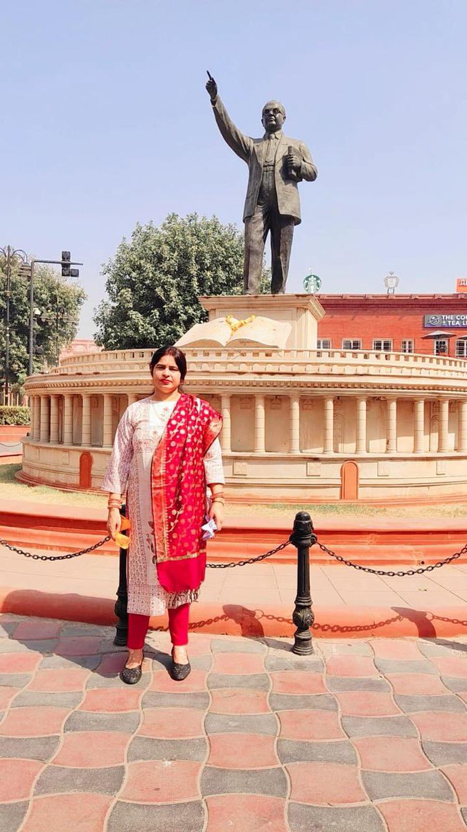 जीवनसाथी से लेकर जनसेवा की साथी हमारी धर्मपत्नी एवं जनप्रिय पूर्व जिला पंचायत, अध्यक्ष, #श्रीमती_सीमा_प्रधान_जी को जन्मदिन की हार्दिक बधाई एवं शुभकामानाए। ईश्वर का आर्शीवाद बना रहे जिससे हम दोनो मिलकर निरन्तर अपनो की सेवा करते रहे !
