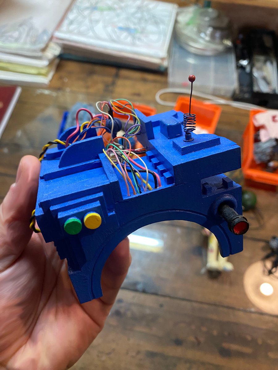 GMundos

Its Friday... Its a Technohelmet day