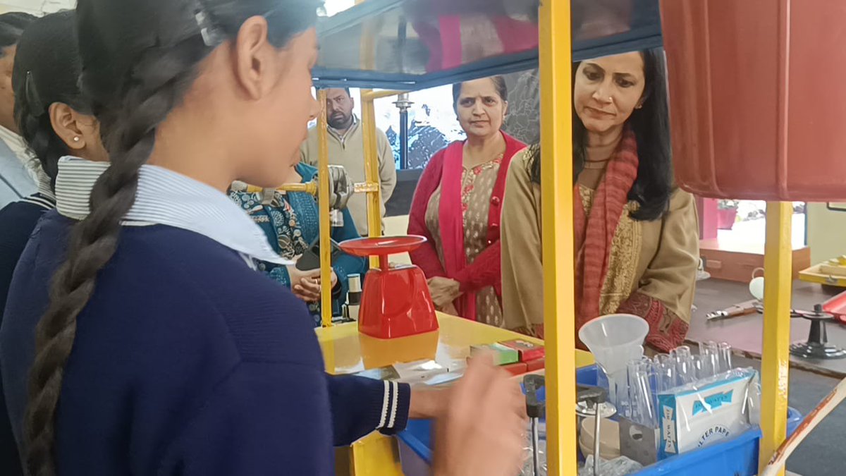SchoolEduChd's tweet photo. Education Secretary Ms. Prerna Puri, IAS inaugurated a Child-Centric Science Lab and Mobile Science Lab (Lab-on-a-Cart) at GMHS, Maloya Colony, Chandigarh. Director School Education Mr. Nitish Singla and DDSE Ms. bindu Arora were present. Initiative boosts experiential learning based on STEM with portable, student-friendly science facilities.
@EduMinOfIndia 
@DselEduMinistry 
@PIBChandigarh 
@chandigarh_admn