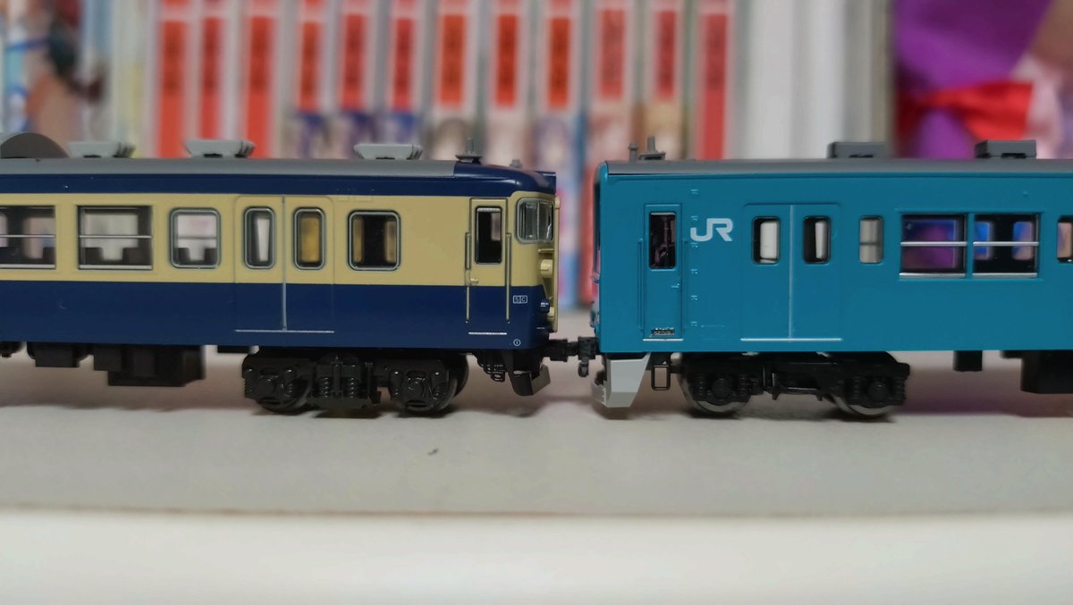 直付だと若干Tomix純正より低いかな
胴受と車体に隙間あるし気合いで削るか？