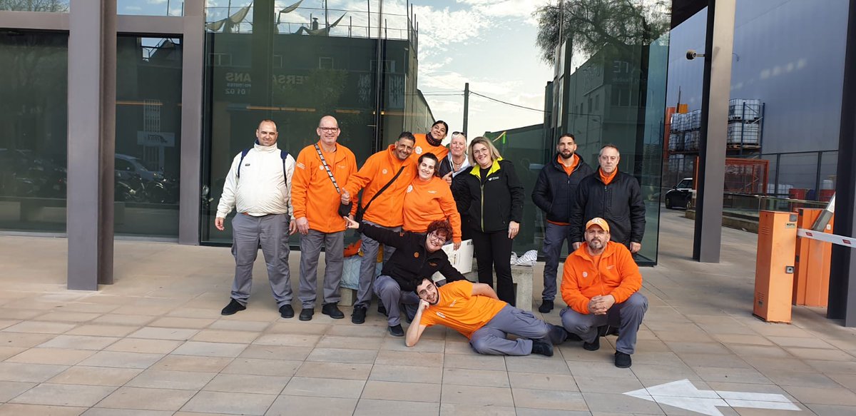 ¡Qué grande es nuestro equipo!

Han organizado una despedida sorpresa a una compañera que cambia de servicio dentro de Divertha. No se va de la empresa, pero tras tanto tiempo codo con codo, ¡había que celebrarlo!

El mantenimiento es importante, pero el compañerismo lo es todo.