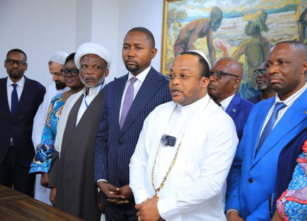 Le Secrétaire général d’ENVOL, Rodrigue RAMAZANI revient sur la rencontre du jeudi 12 février entre le Président national de son parti, Delly Sesanga, et la délégation du Conseil interreligieux congolais (CIC) conduite par le Pasteur Dodo Kamba et a martelé 2 éléments:

1.