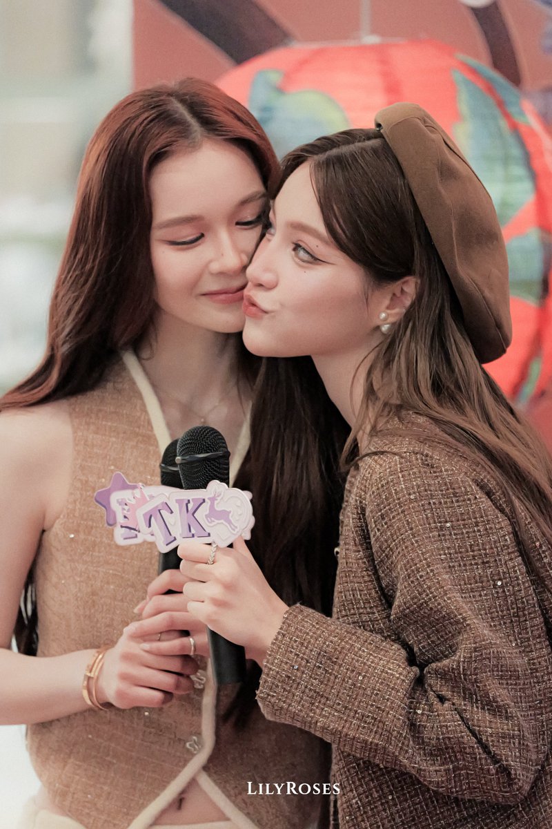 LilyRoses tweet media