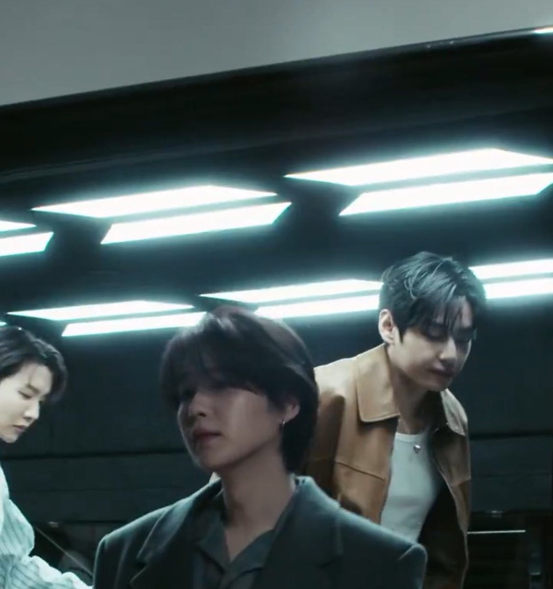 แล้วบนหลังคารถคือเป็นโลโก้อ่า ค่ตจะเริ่ด😭