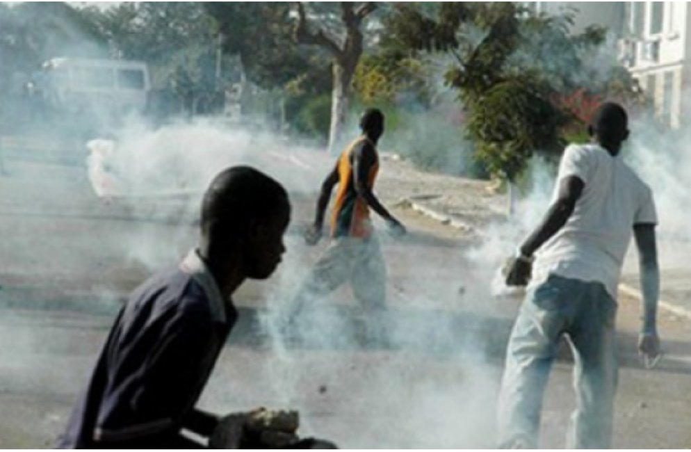 KiliFeuu's tweet image. 📌Sindia : la grève des étudiants vire au drame, un collégien tué 

Le lycée de Sindia, dans le département de Mbour, est plongé dans l’émotion après la mort tragique d’un élève de 12 ans, S. Camara, en classe de 6e. La victime a été mortellement atteinte à la tête par une pierre…