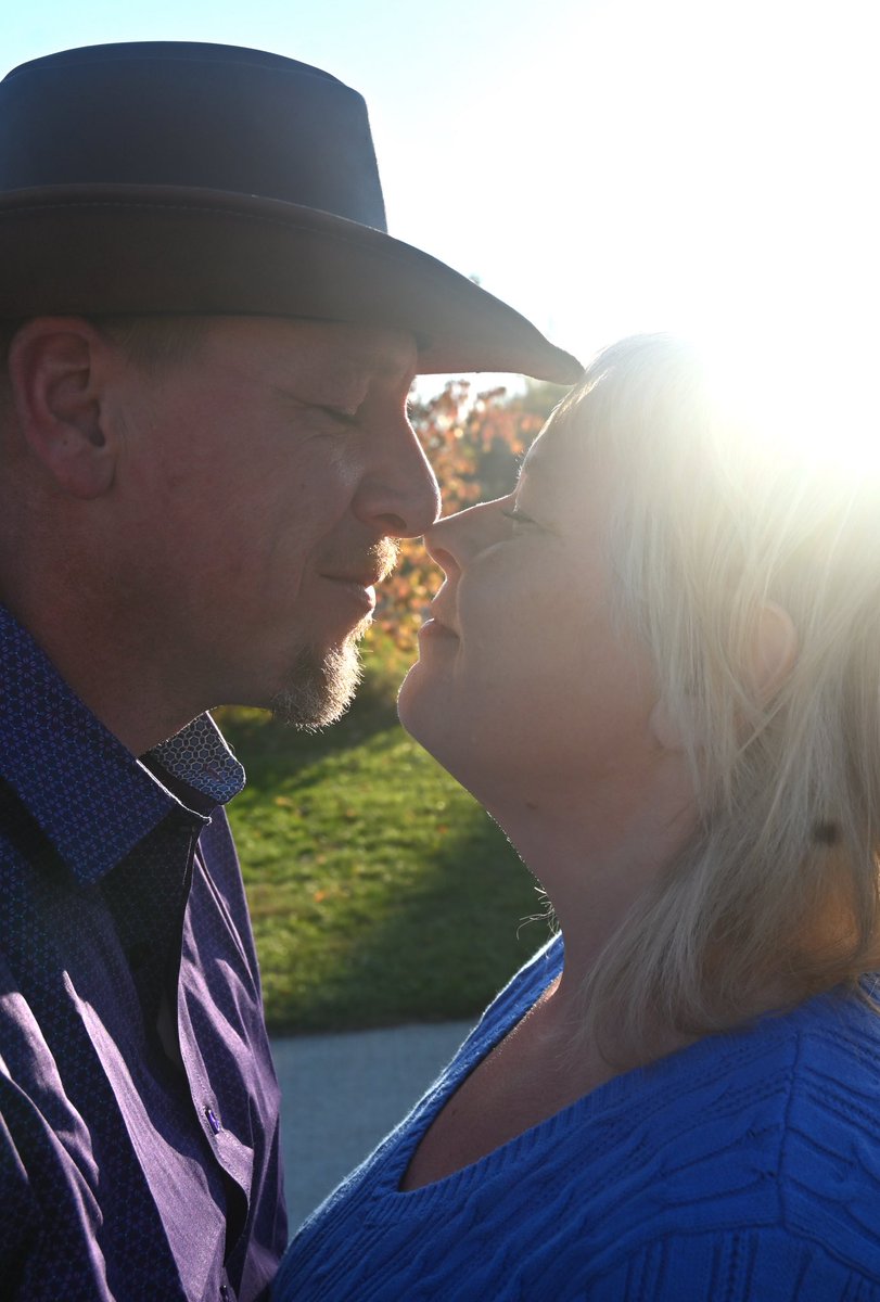 Parahaunt's tweet photo. Happy Friday everyone… this is from engagement pictures I shot last fall.   Have a great day and God bless.  
Nikon Z50 ISO 100 F6.3 1/160
@TheBumblingBee_ @morgfair https://t.co/J6fa3b4mLJ