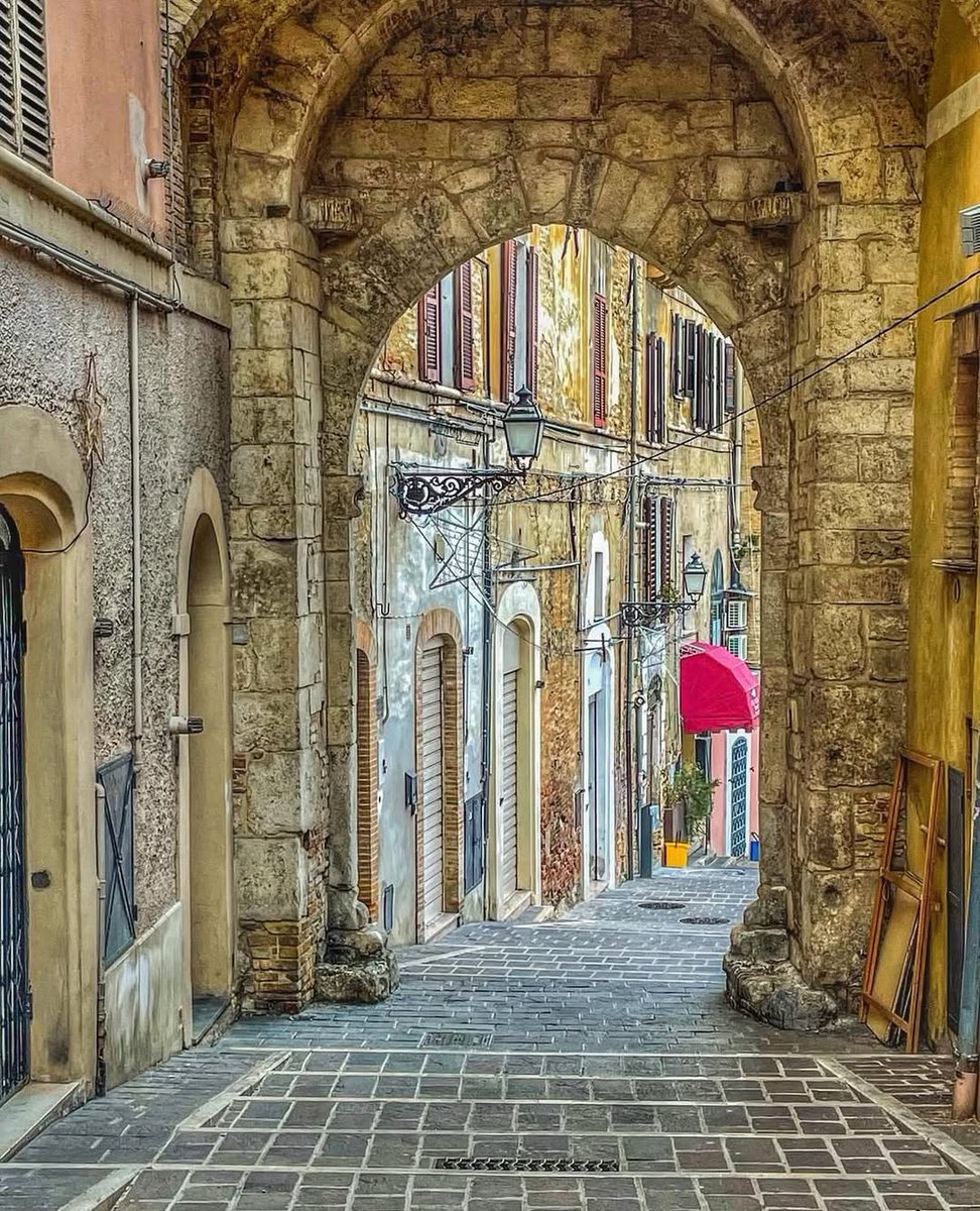 YourAbruzzo's tweet image. #Chieti, antica #Teate, museo a cielo aperto dell’#abruzzo: storia italica e romana tra #Maiella e #Adriatico!
👉shorturl.at/E17HA
📸IG damiano_natale
#viaggioinabruzzo