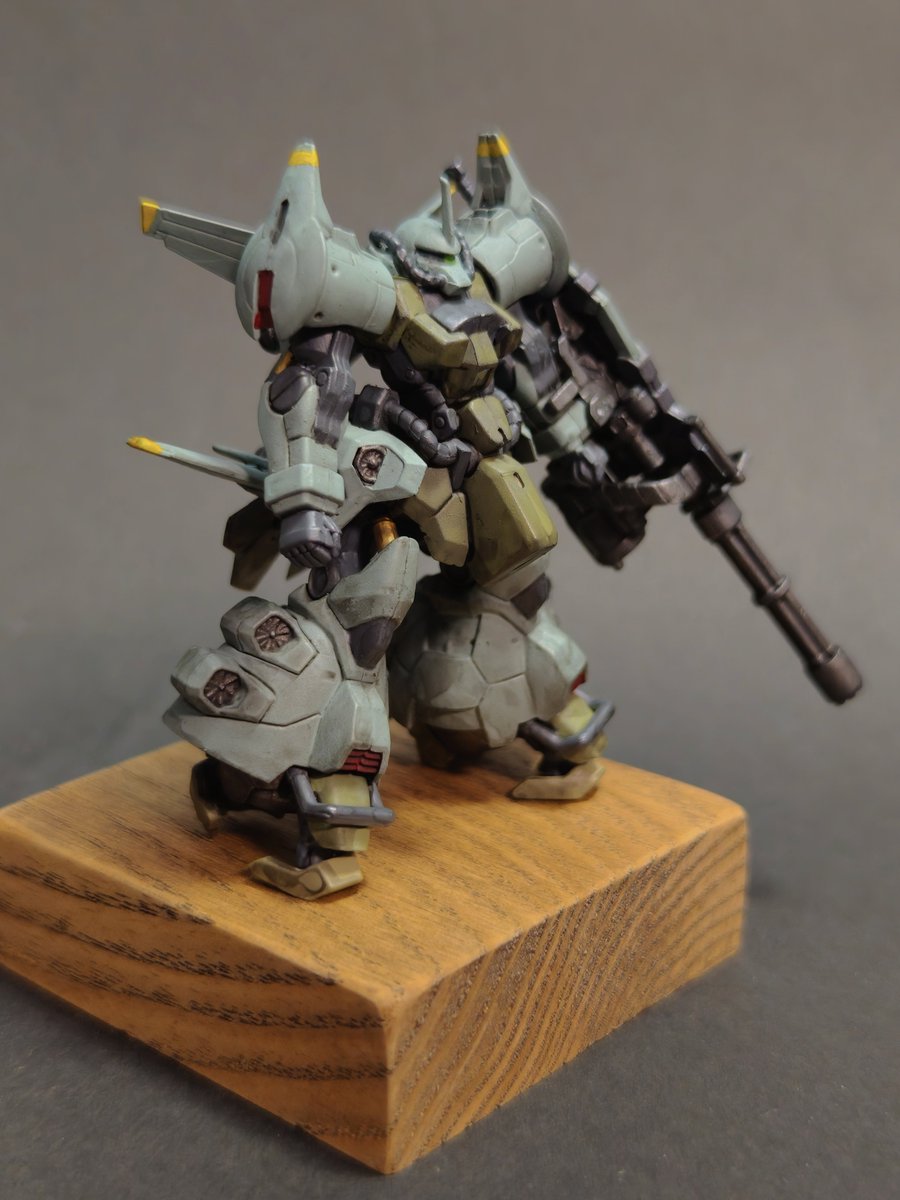 ガンダムアーティファクト グフフライトタイプ完成！
ケレン味効いたデザインがやっぱ良いっすね〜
スケールモデルっぽく作れるのも👍