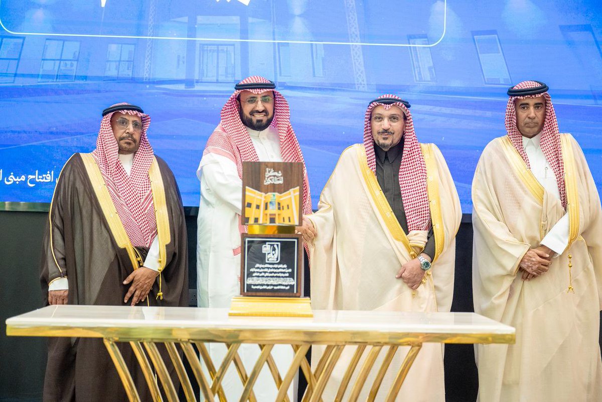 تشرفت بتكريم صاحب السمو الملكي الأمير الدكتور فيصل بن مشعل بن سعود بن عبدالعزيز  أمير منطقة القصيم في حفل افتتاح مبنى الجمعية الخيرية لرعاية الأيتام ببريدة <a href="/abna_sa/">جمعية أبناء لرعاية الأيتام</a>