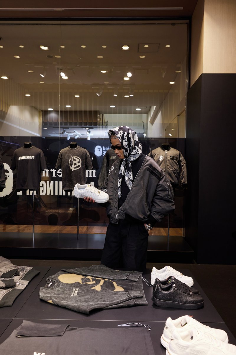 BAPEOFFICIAL's tweet photo. Vingo and Yanagi Shuntaro arrive at the mastermind A BATHING APE® LIMITED POPUP at ISETAN MEN’S 1F
#BAPE #ABATHINGAPE #mastermindabathingape
#bapexmastermind #mastermindJAPAN https://t.co/6USZ7YFNGd