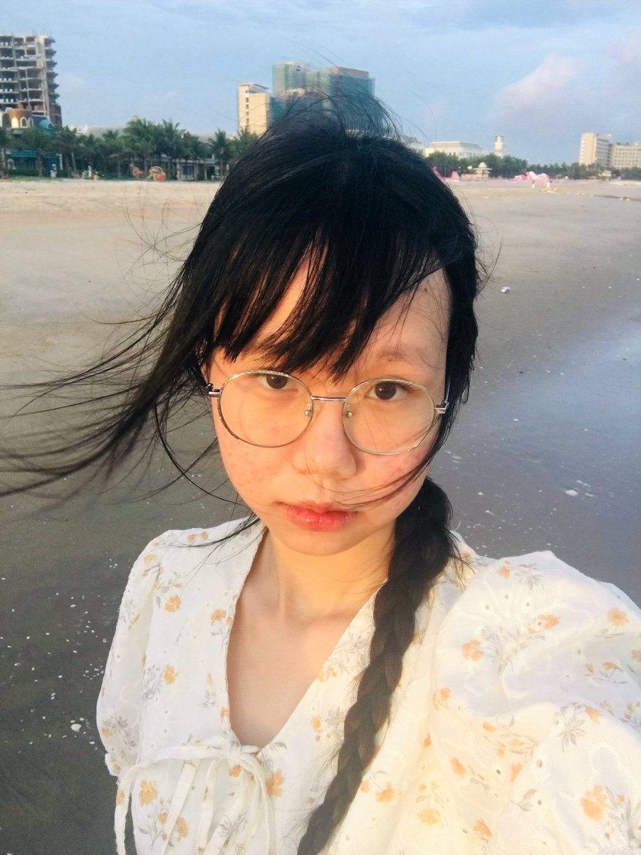 LOL I was offline for a few days and when I came back I saw a ton of drama =))))) Shut up, you plastic surgery country 😭😭😭 I'm glad that at 18 my parents gave me money to get a contract instead of going for plastic surgery 😔🩷