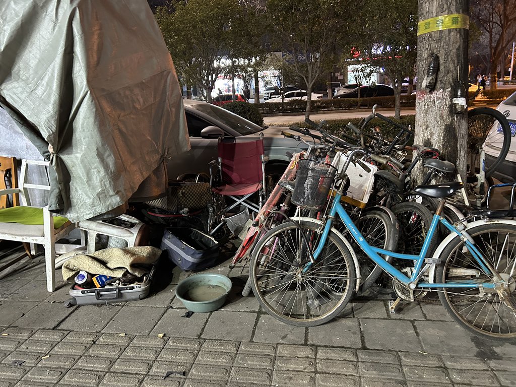 MadForMaple's tweet image. The clutter of a roadside bicycle 🚲 repair stall in Xi'an #China. Closed HK for the evening! During the day it's a busy place. Not tidy, but busy! #bikes #cycling